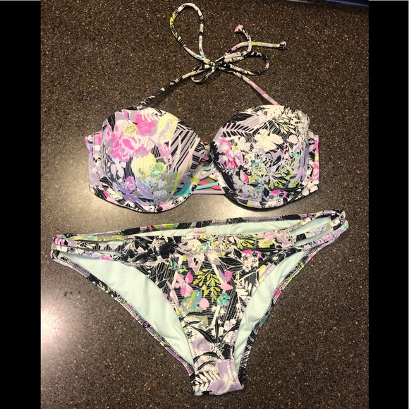 Victoria’s Secret Bikini - Picture 1 of 4